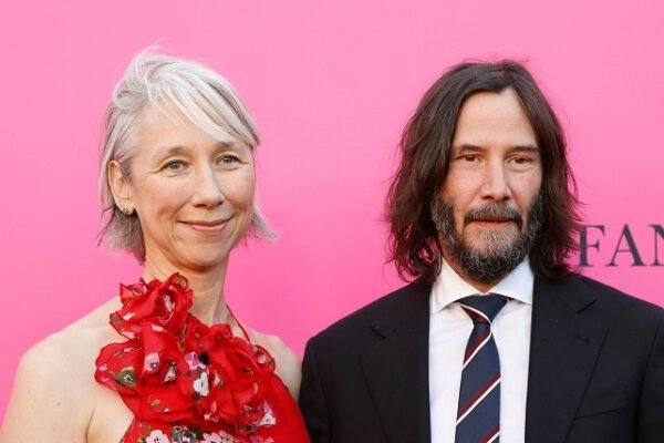 Keanu Reeves Girlfriend: A Deep Dive Into His Private Love Life keanu reeves girlfriend